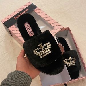 Juicy Couture Slippers